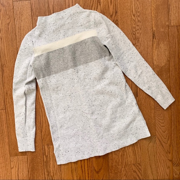[SOLD] Gray Speckled Colorblock Tunic Sweater - Picture 4 of 4